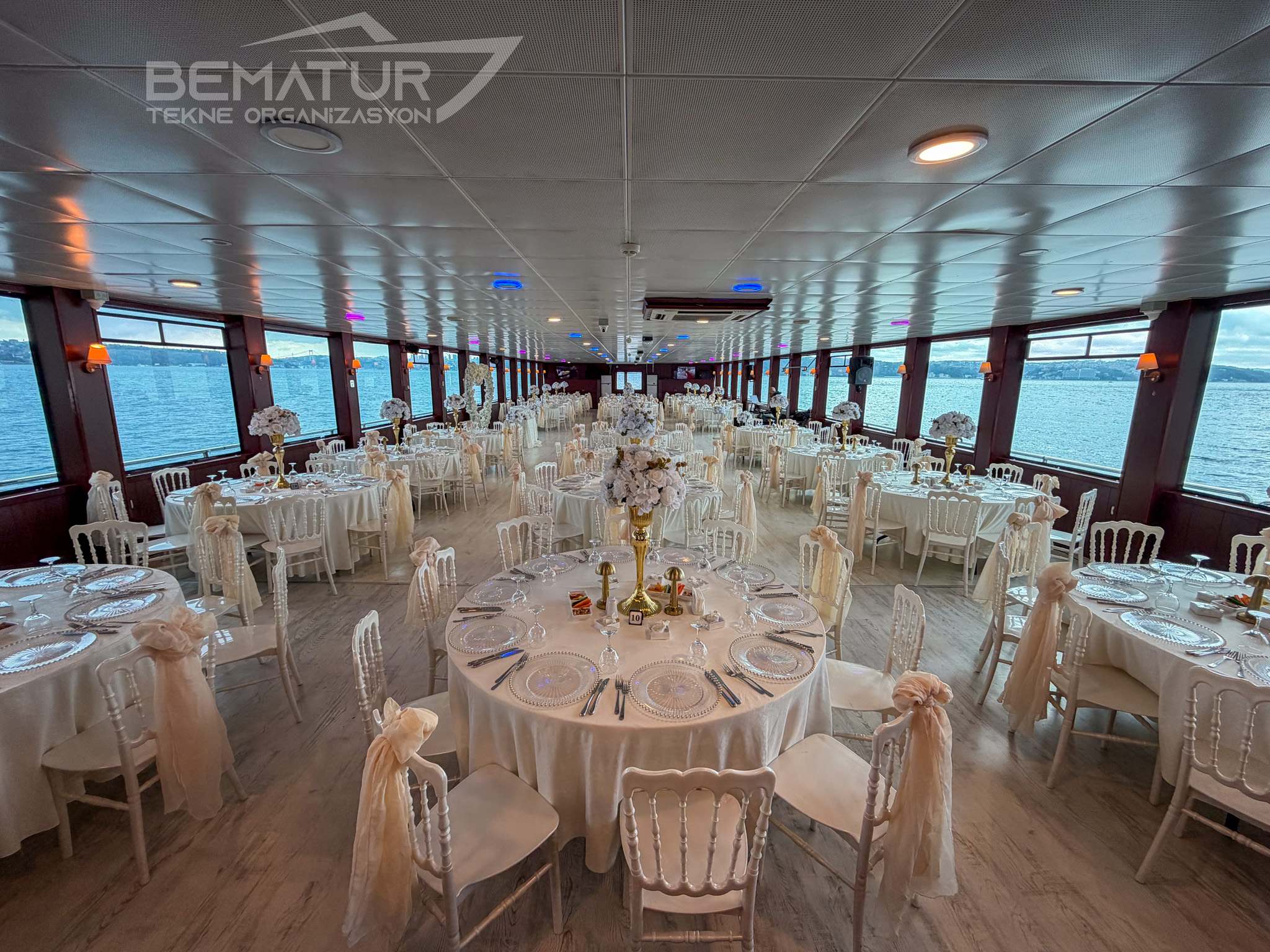 2027 Istanbul Wedding Trends | Why Are Weddings on a Boat Becoming the First Choice?