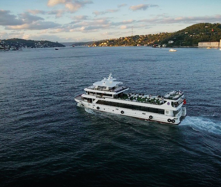 A Dreamlike Start at Bematur with a Wedding Boat