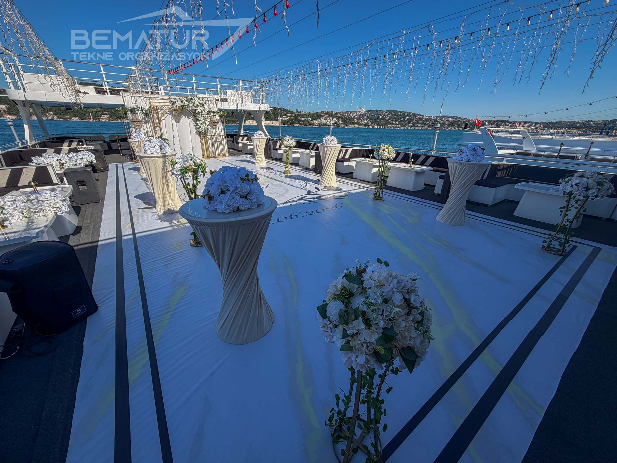How to Choose the Right Boat Size for Your Wedding on the Boat | 2027 Guide