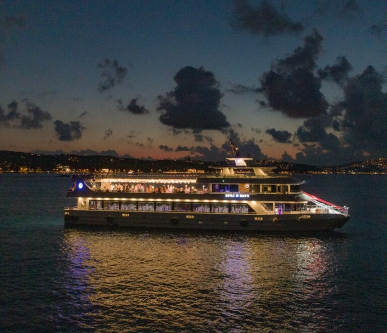 Tekne Düğünlerinde Ne Giyilir?