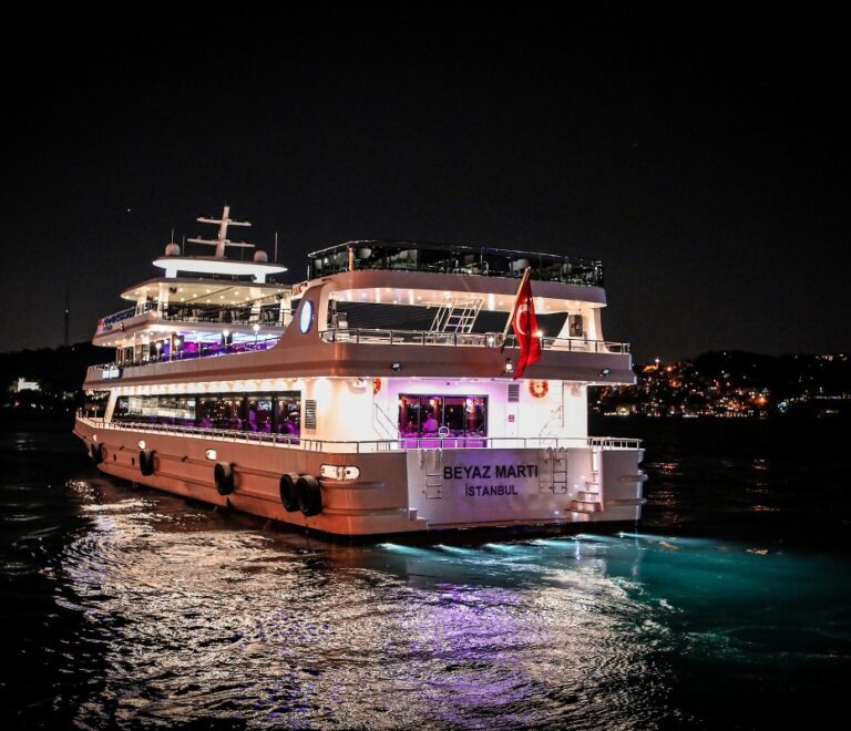 Teknede Düğün: Unutulmaz Bir Deniz Macerası