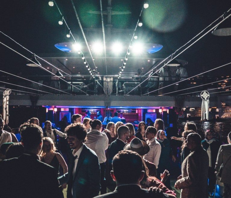 Wedding on a Boat: Make Your Romantic Dream Come True