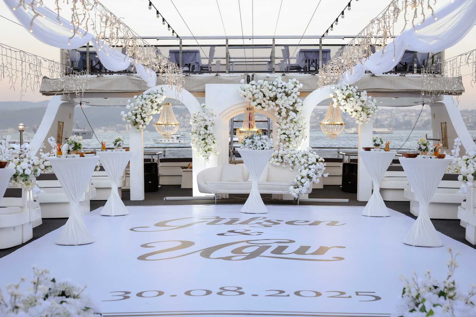  Wedding On The Boat