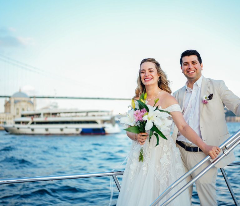 Wedding Prices with Dinner on a Boat: Bematur Boat Organization