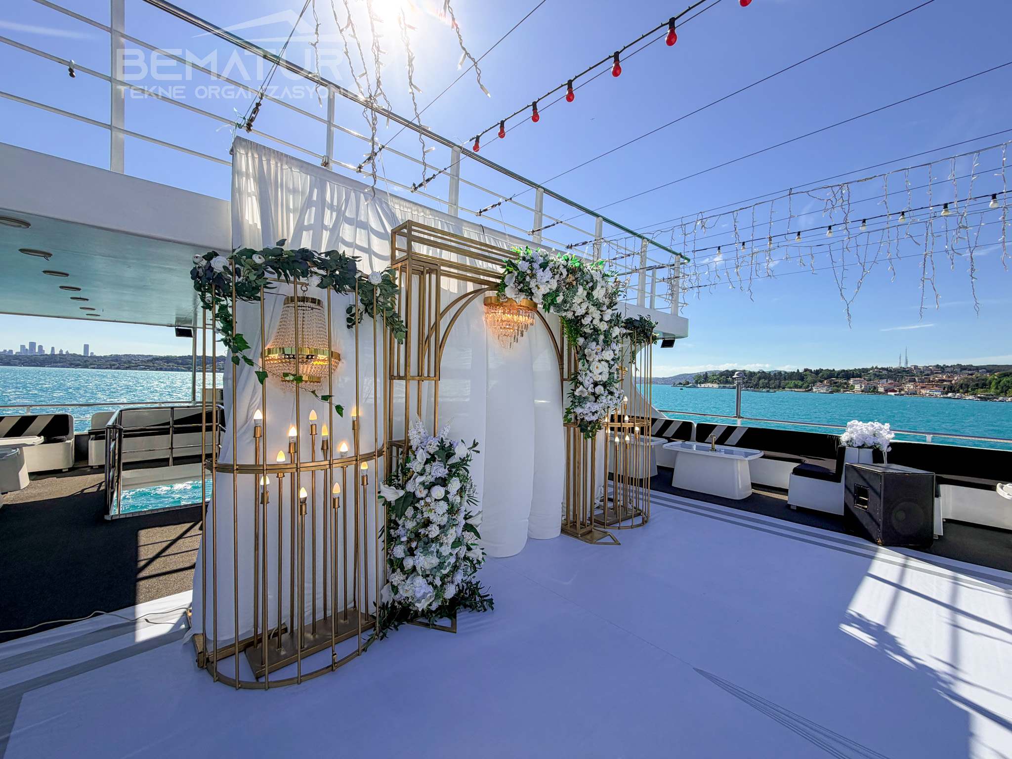 Why Is Early Booking Important for a Wedding on a Boat?