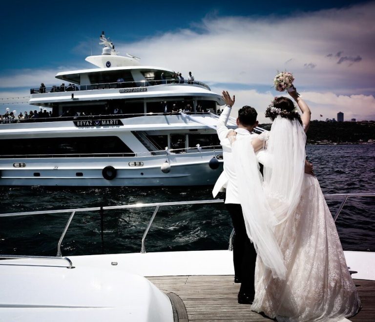 Denizin Ortasında Unutulmaz Bir Başlangıç: Teknede Düğün