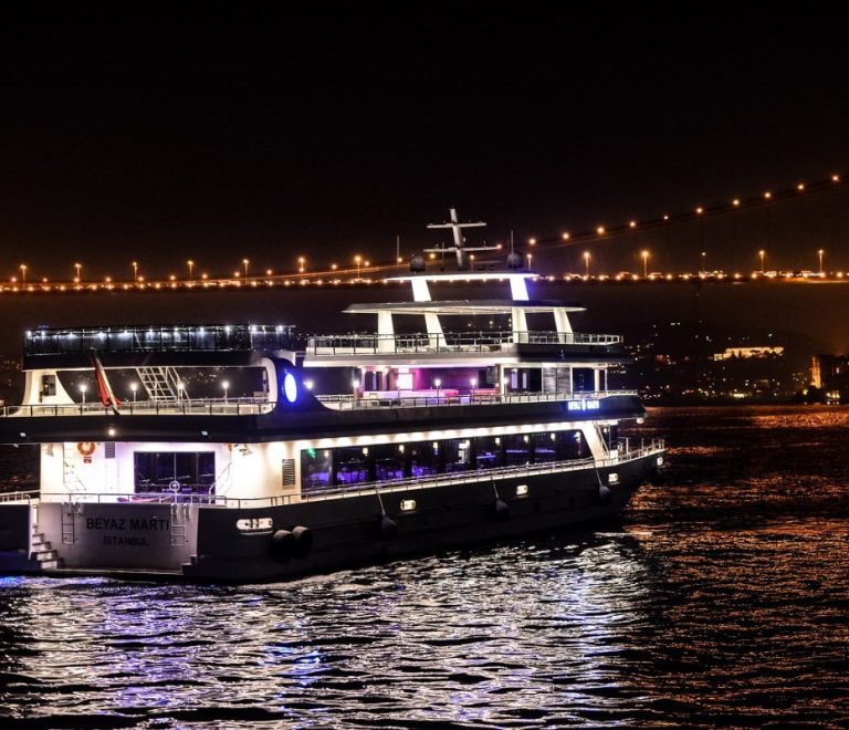 İstanbul Boğazı'nda Teknede Düğün Ayrıcalıkları
