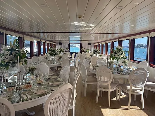 Wedding on the Boat